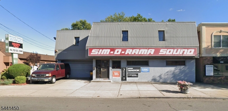 Storefront and garage at 572 Union Boulevard in Totowa