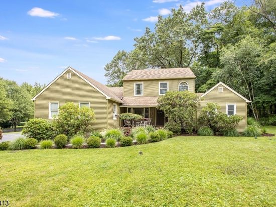Zillow property image for 9 Deer Ln, Succasunna, NJ 07876