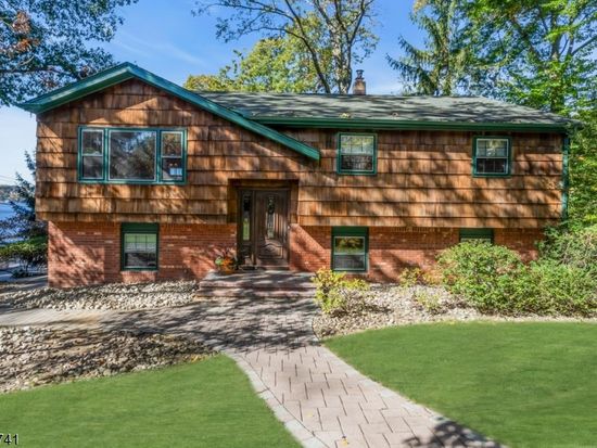 Zillow property image for 187 New Jersey Ave, Lake Hopatcong, NJ 07849