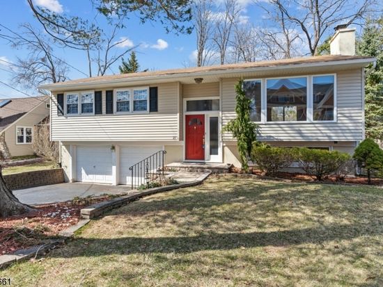 Zillow property image for 21 Heighwood Trl, Sparta, NJ 07871