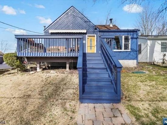 Zillow property image for 114 Race Track Dr, Hewitt, NJ 07421