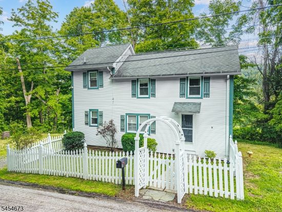 Zillow property image for 15 Laceytown Rd, Franklin, NJ 07416